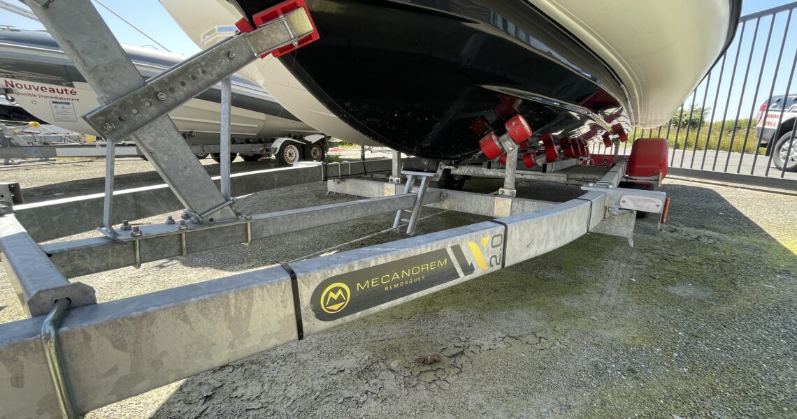 /home/semirij/www/wp-content/uploads/2026/01/Bateau-3D-tender-Dream-6-moteur-hors-bord-Honda-100-CV-remorque.jpg