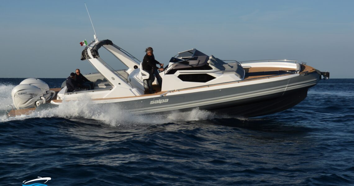 /home/semirij/www/wp-content/uploads/2026/01/Bateau-de-plaisance-moteur-hors-bors-SALPA-1.jpg