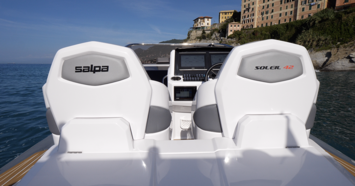 /home/semirij/www/wp-content/uploads/2026/01/Bateau-de-plaisance-pour-famille-et-farniente-1.png