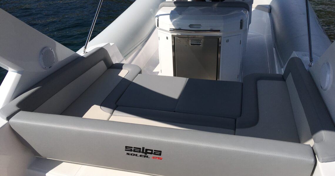 /home/semirij/www/wp-content/uploads/2026/01/Bateau-pneumatique-9m-SALPA-2.jpg