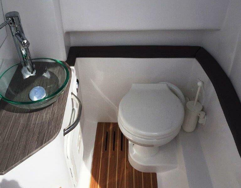 /home/semirij/www/wp-content/uploads/2026/01/Bateau-pneumatique-9m-SALPA-4.jpg