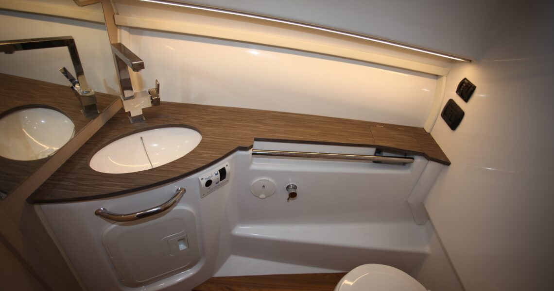 /home/semirij/www/wp-content/uploads/2026/01/Bateau-pneumatique-SALPA-10m-Luxe-3.jpg