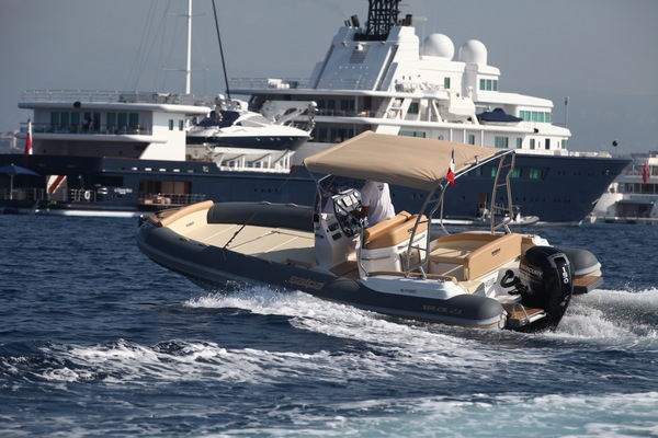 /home/semirij/www/wp-content/uploads/2026/01/Bateau-pneumatique-Soleil-Salpa-23-2-1.jpg