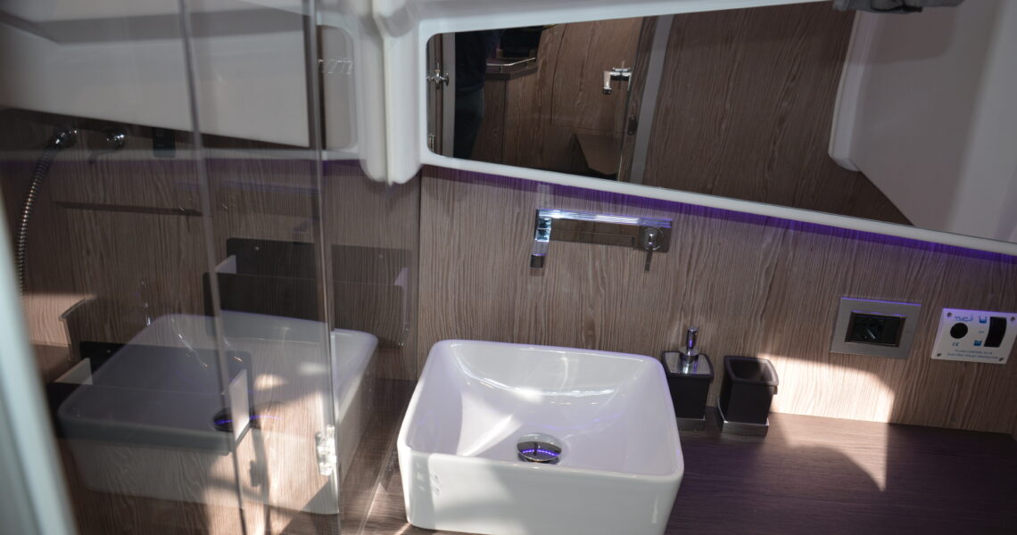 /home/semirij/www/wp-content/uploads/2026/01/Bateau-pneumatique-cabine-SALPA-1.jpg