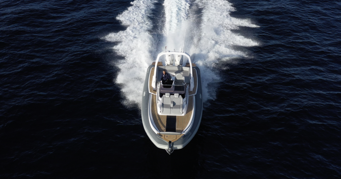/home/semirij/www/wp-content/uploads/2026/01/Bateau-pneumatique-moteur-hors-bord-SALPA-1.png