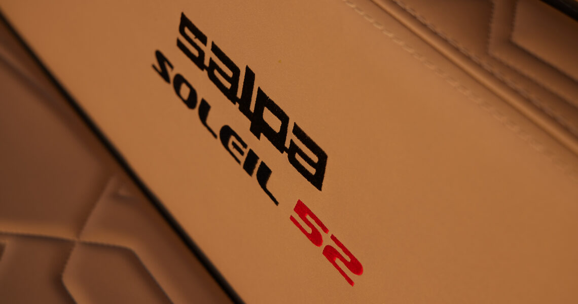 /home/semirij/www/wp-content/uploads/2026/01/Semi-rigide-coque-a-step-3.jpg